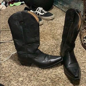 Beautiful black boot!